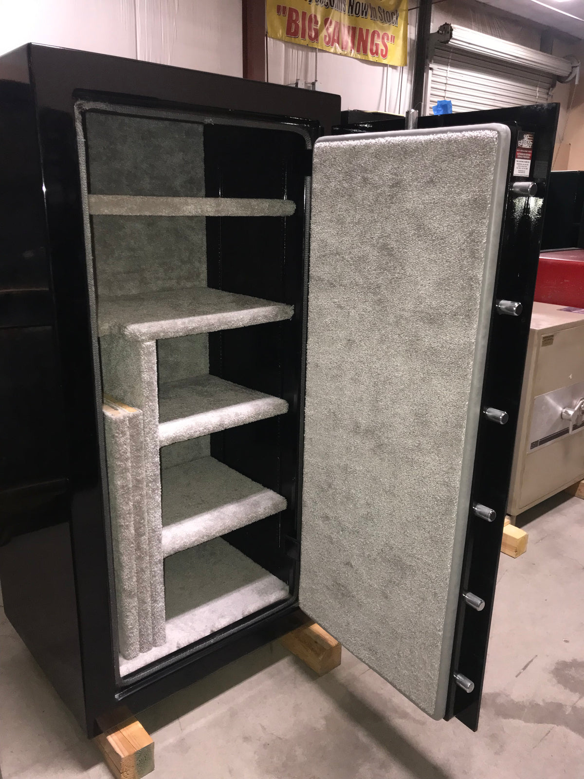 USED Washington 25 Gun Safe (613)