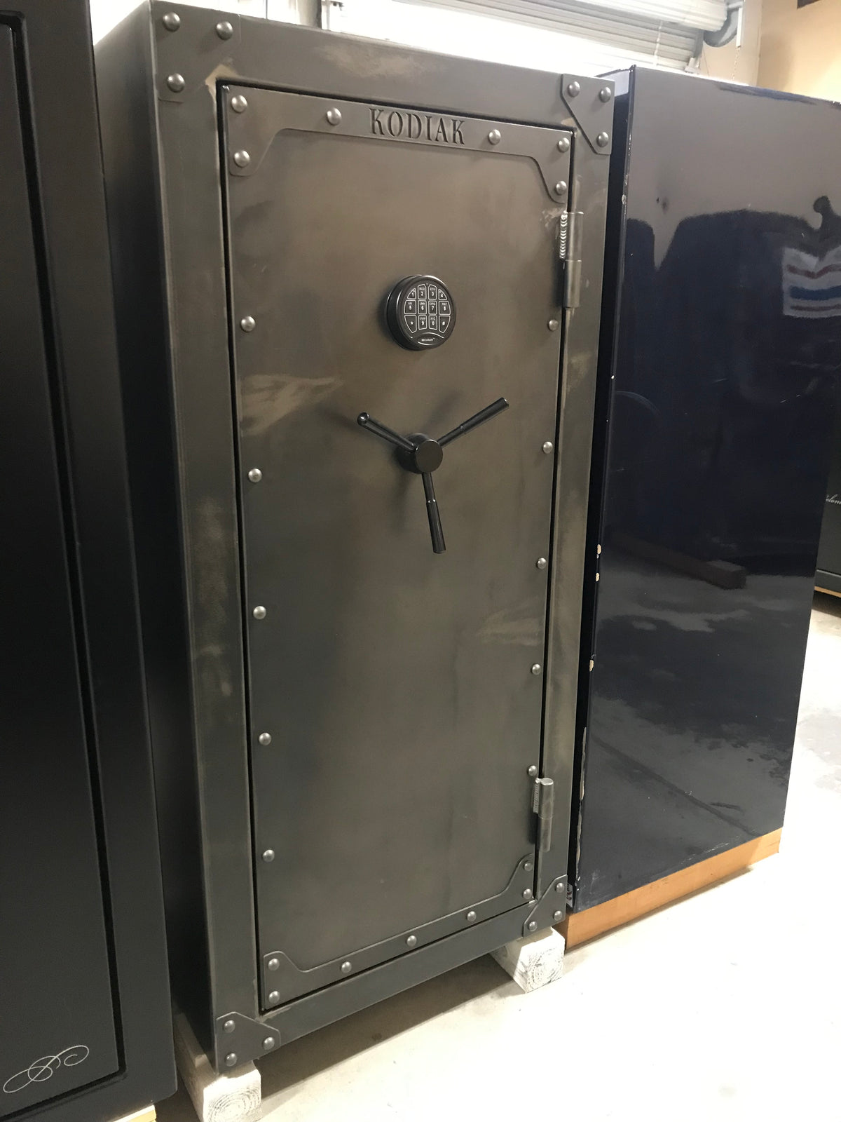 USED Kodiak 5928 Gun Safe w/Swing Out (Copy)