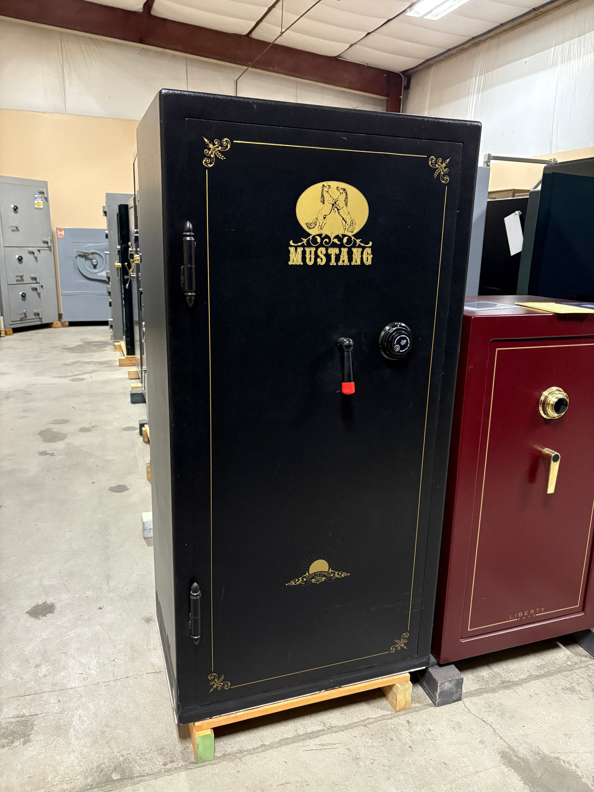 USED Mustang 6030 Gun Safe