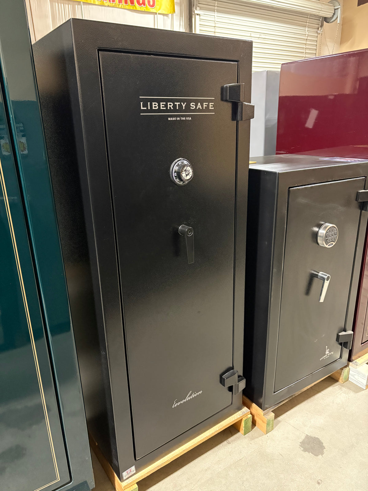 USED Revolution 18 Black Textured Gun Safe (611)