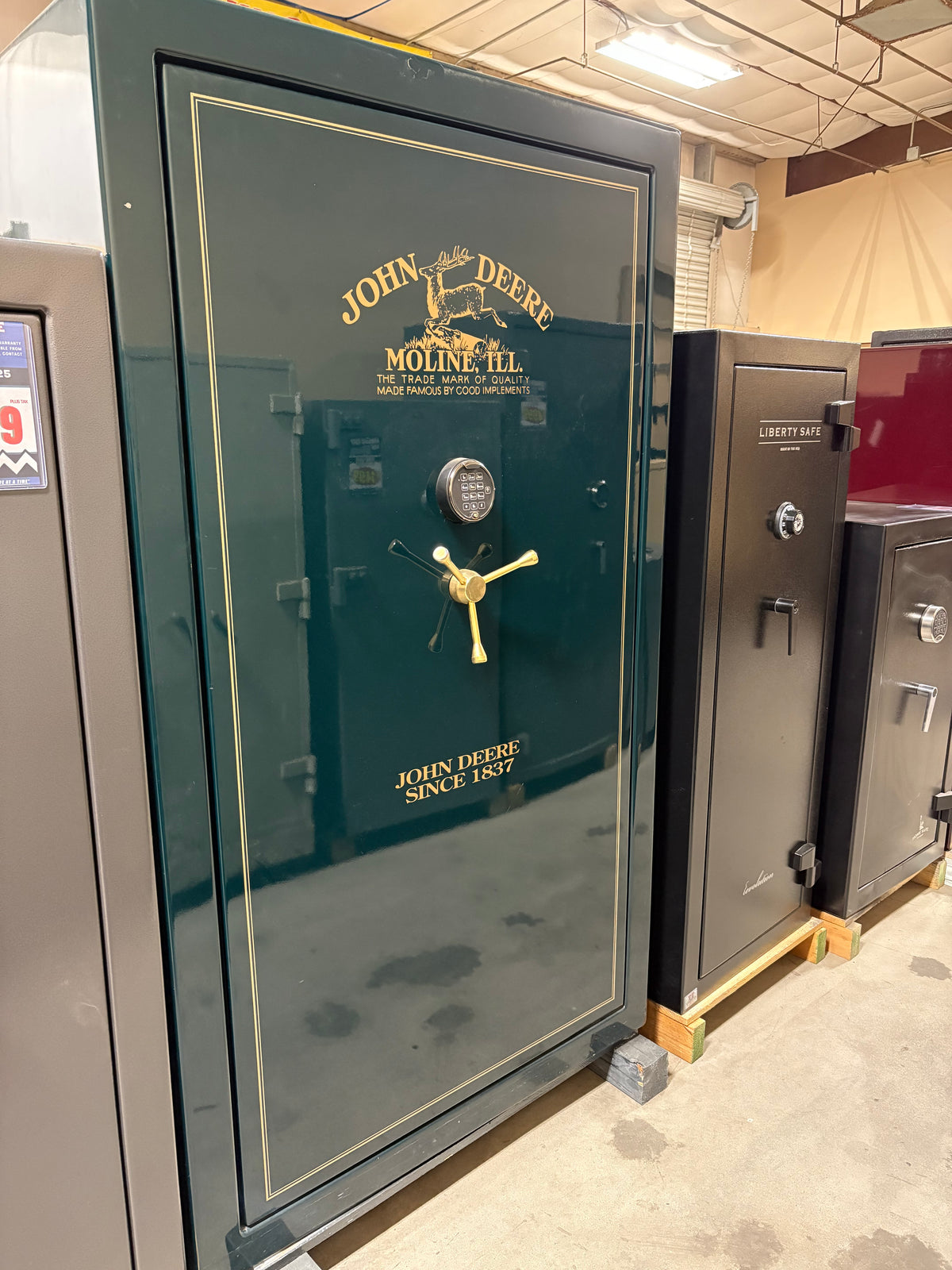 USED John Deere 50 Green Gloss Gun Safe (084)