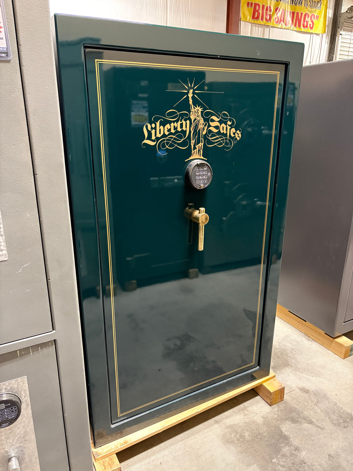 USED Eagle 35 Green Gloss Gun Safe (644)