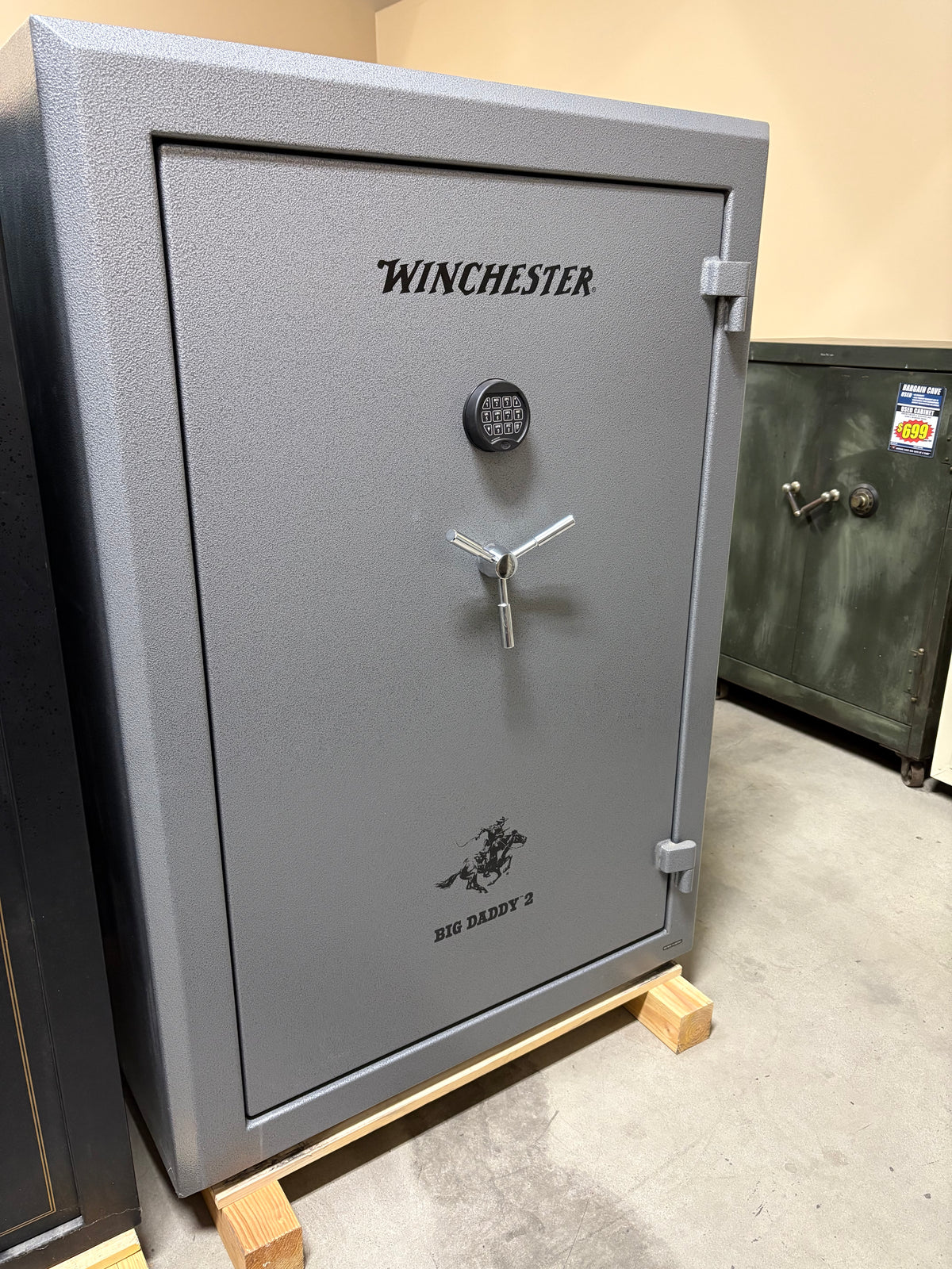 USED Winchester 6042 Gray Gun Safe (361)