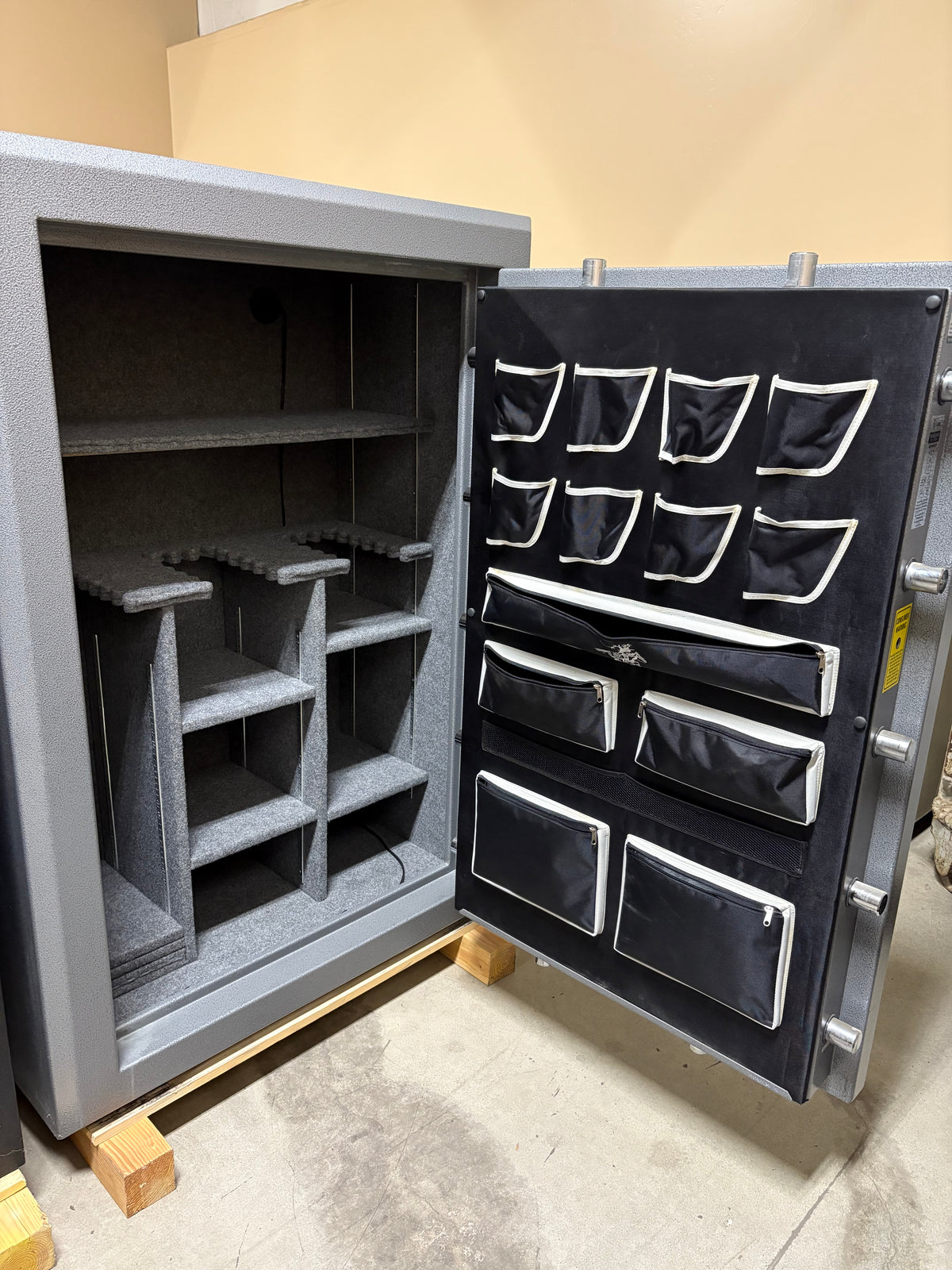 USED Winchester 6042 Gray Gun Safe (361)