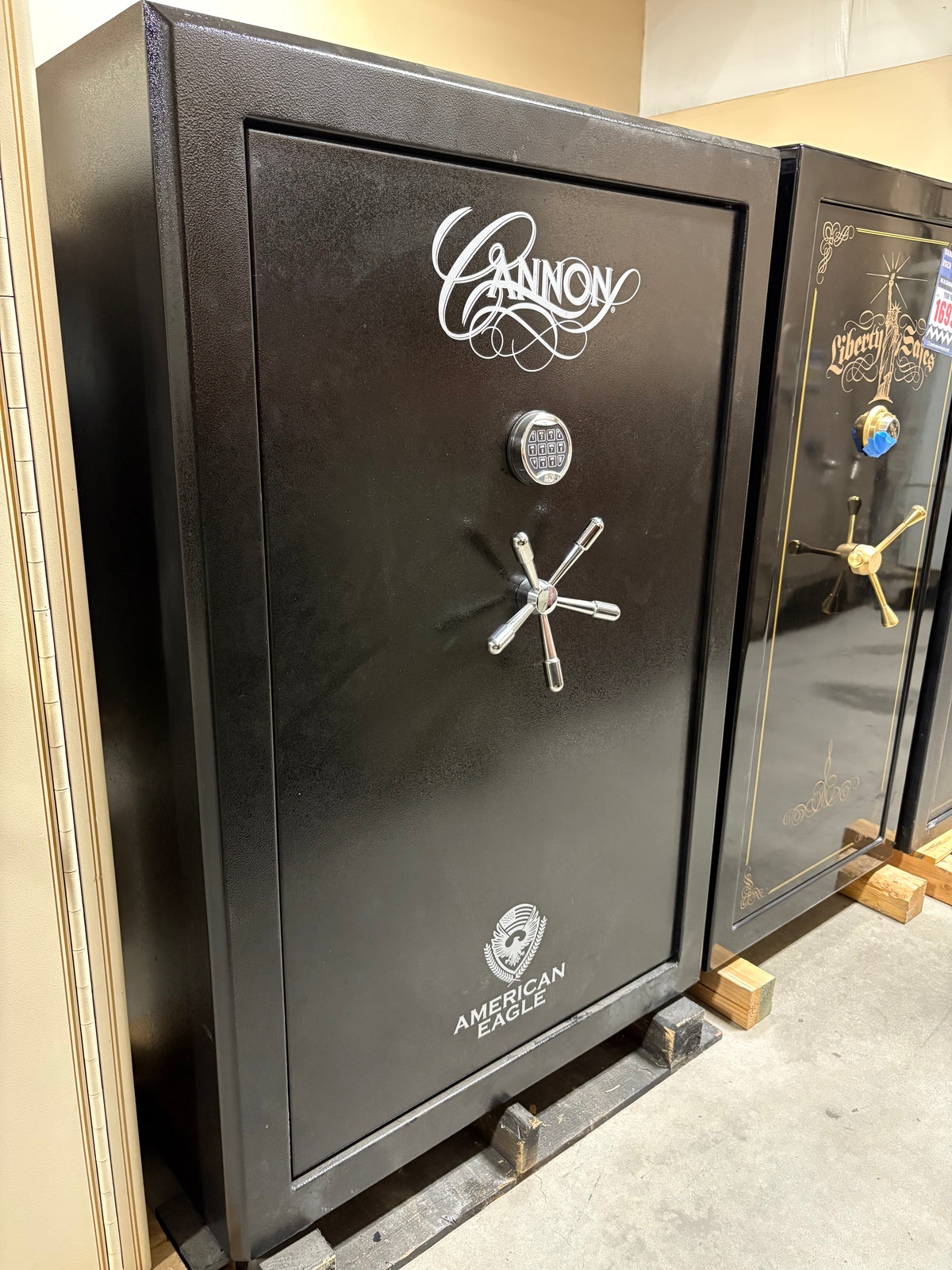 USED Cannon American Eagle Gun Safe (091)