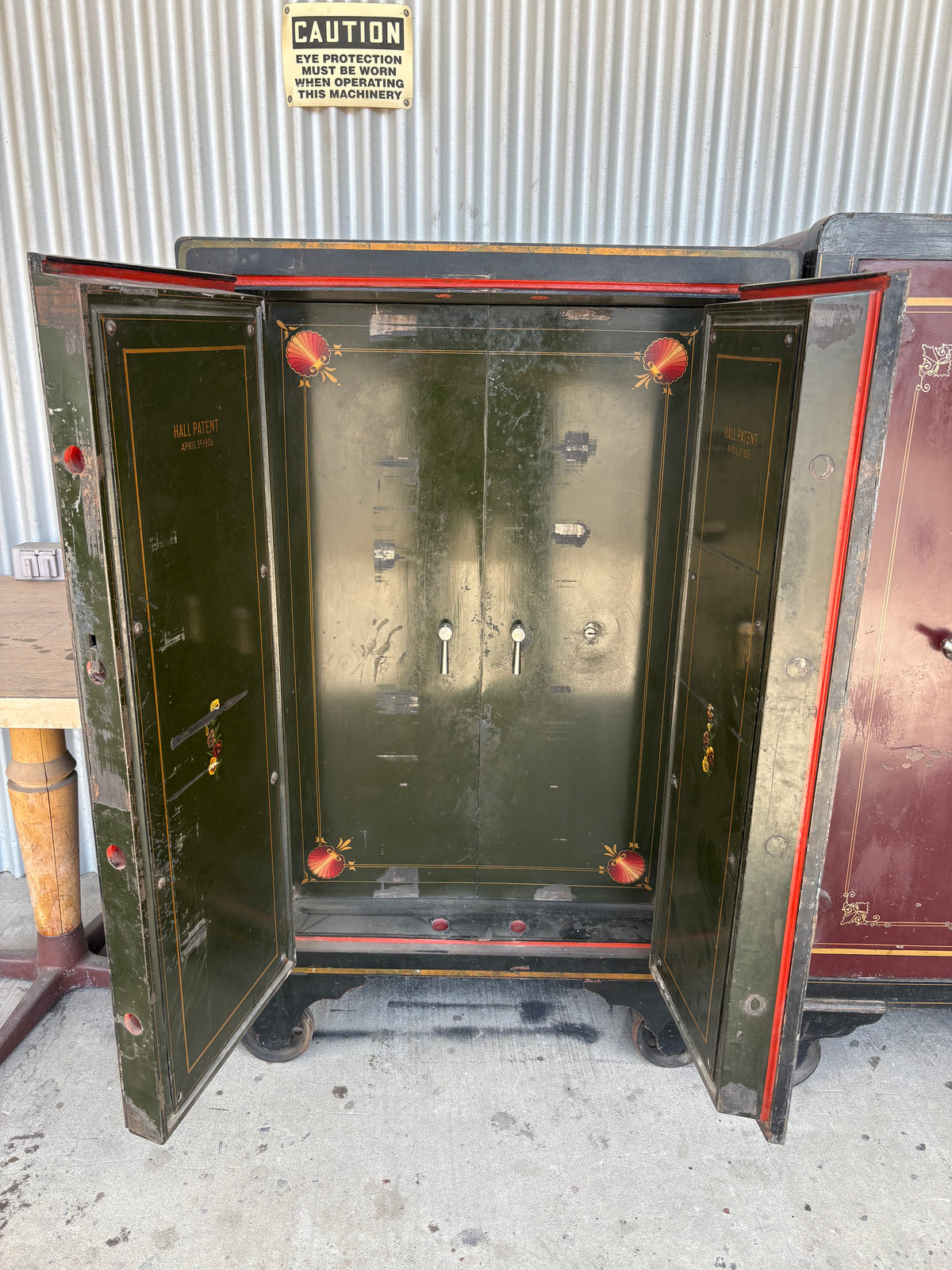 USED Hall&#39;s Safe General Purpose Black / Gold