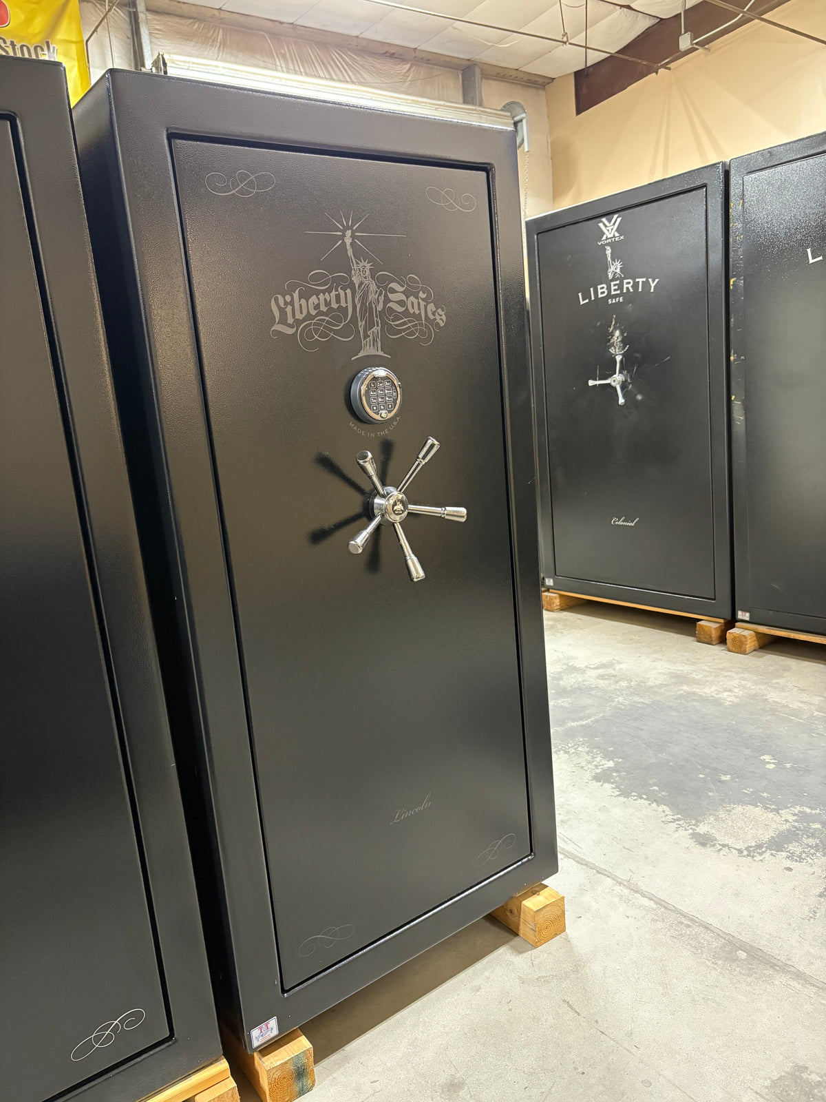 USED Lincoln 25 Gun Safe (478)