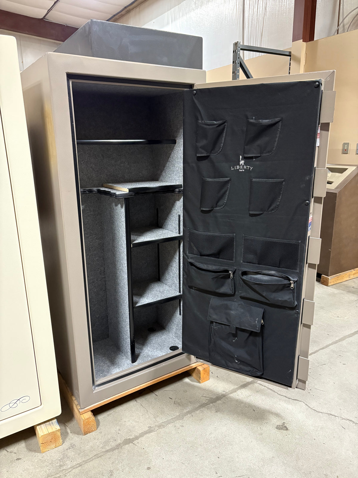 USED Centurion 24 Gun Safe (4829)