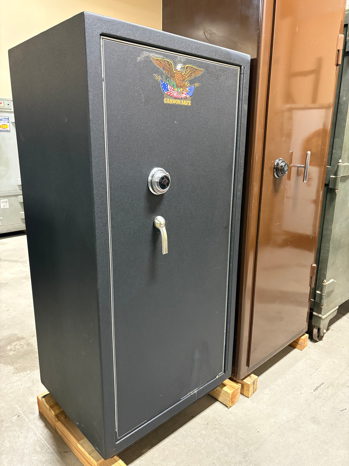 USED Cannon 6030 Gun Safe (373)