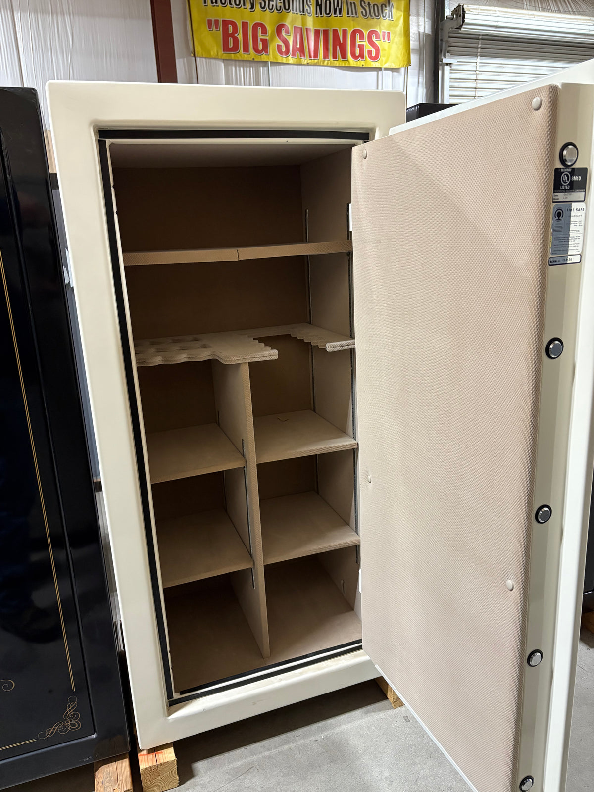 USED Lincoln 25 Gun Safe (636)
