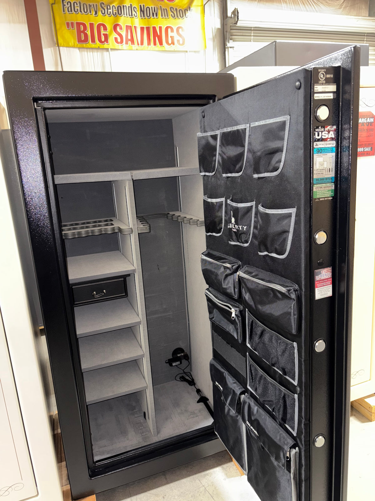 USED Lincoln 25 Gun Safe (495)