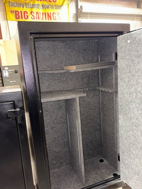 USED Centurion Deluxe 36 Gun Safe (691)