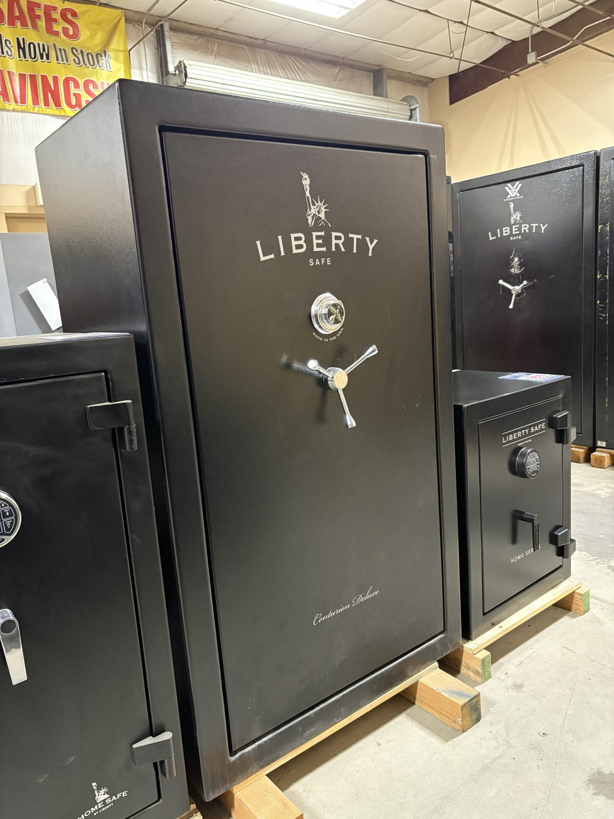 USED Centurion Deluxe 36 Gun Safe (691)